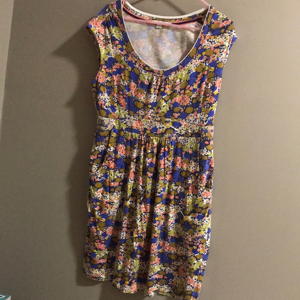 Classic stretchy boden dress in cool retro print